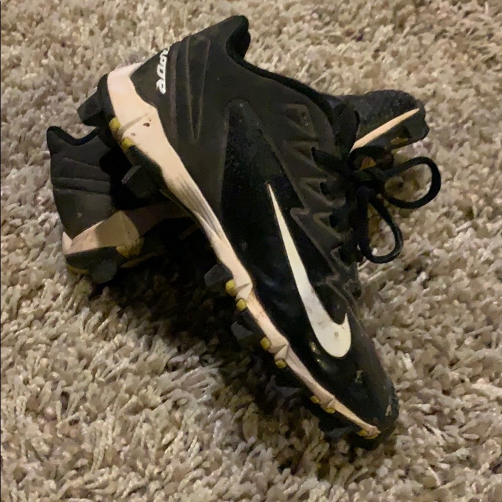 Softball shoes